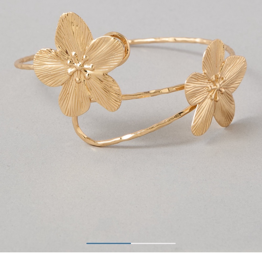 American Eagle Outfitters Gold Flower Arm Cuff
